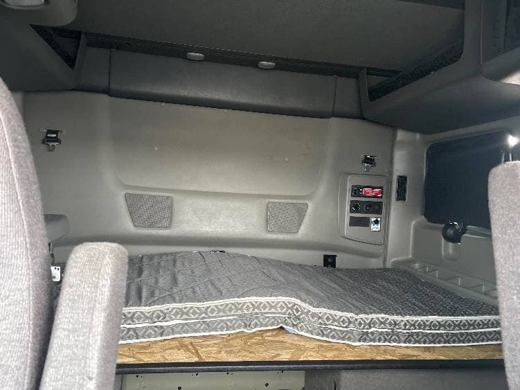 2023 International LT62F image 8