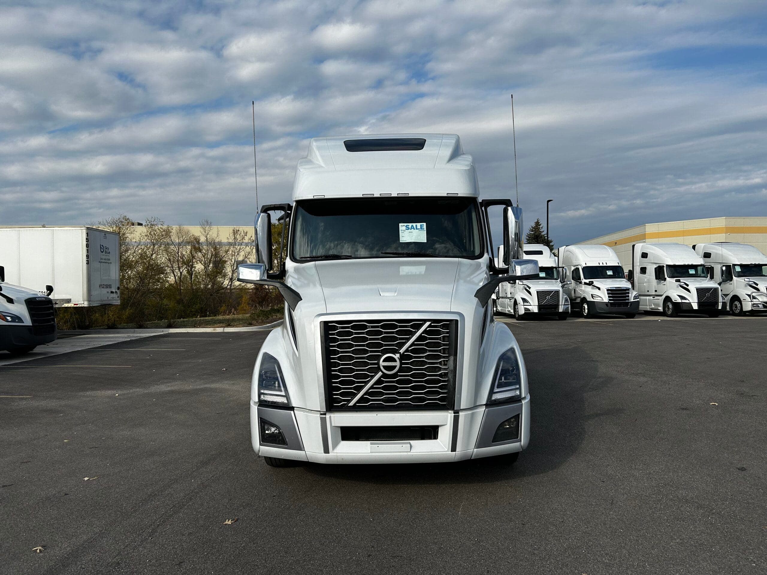 2024 Volvo VNL860 image 2