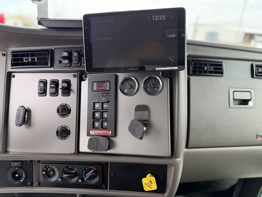 Used 2021 KENWORTH T270 image 22