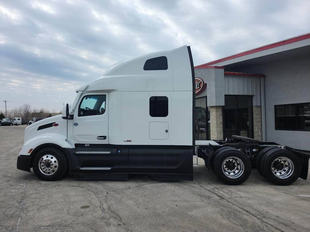 2024 Peterbilt 579 image 3