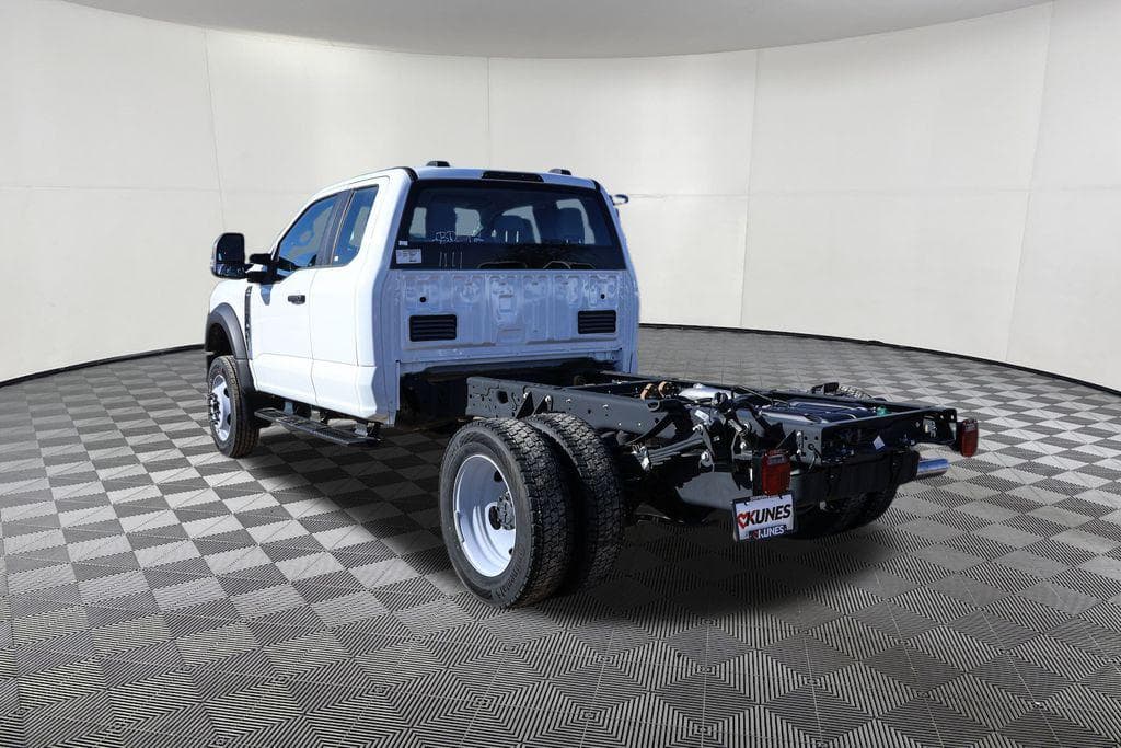 2024 Ford F-550SD XL Cab Chassis image 6