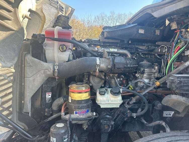 2018 Freightliner Cascadia image 2