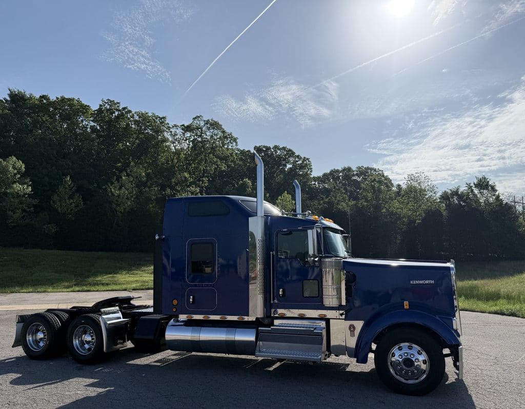 Used 2023 KENWORTH W900L image 13