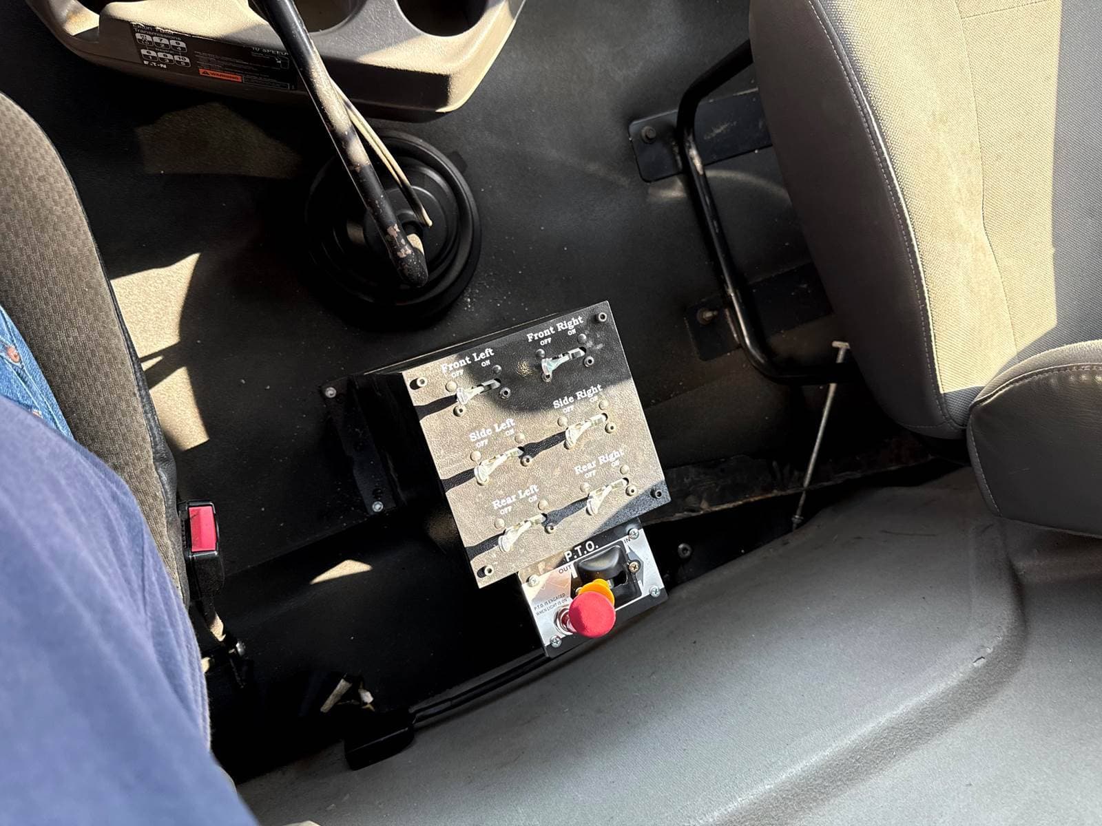 2017 International LF687 image 9