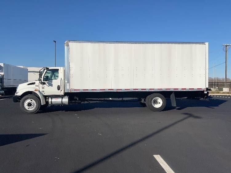 2022 International MV607 Box Truck - 220HP, 6 Speed Automatic, Roll up Door image 4