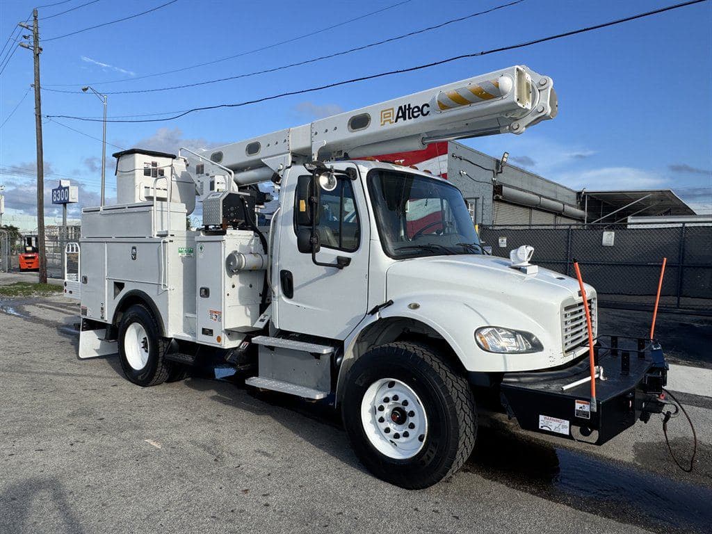 2016 Freightliner M2 106 image 17