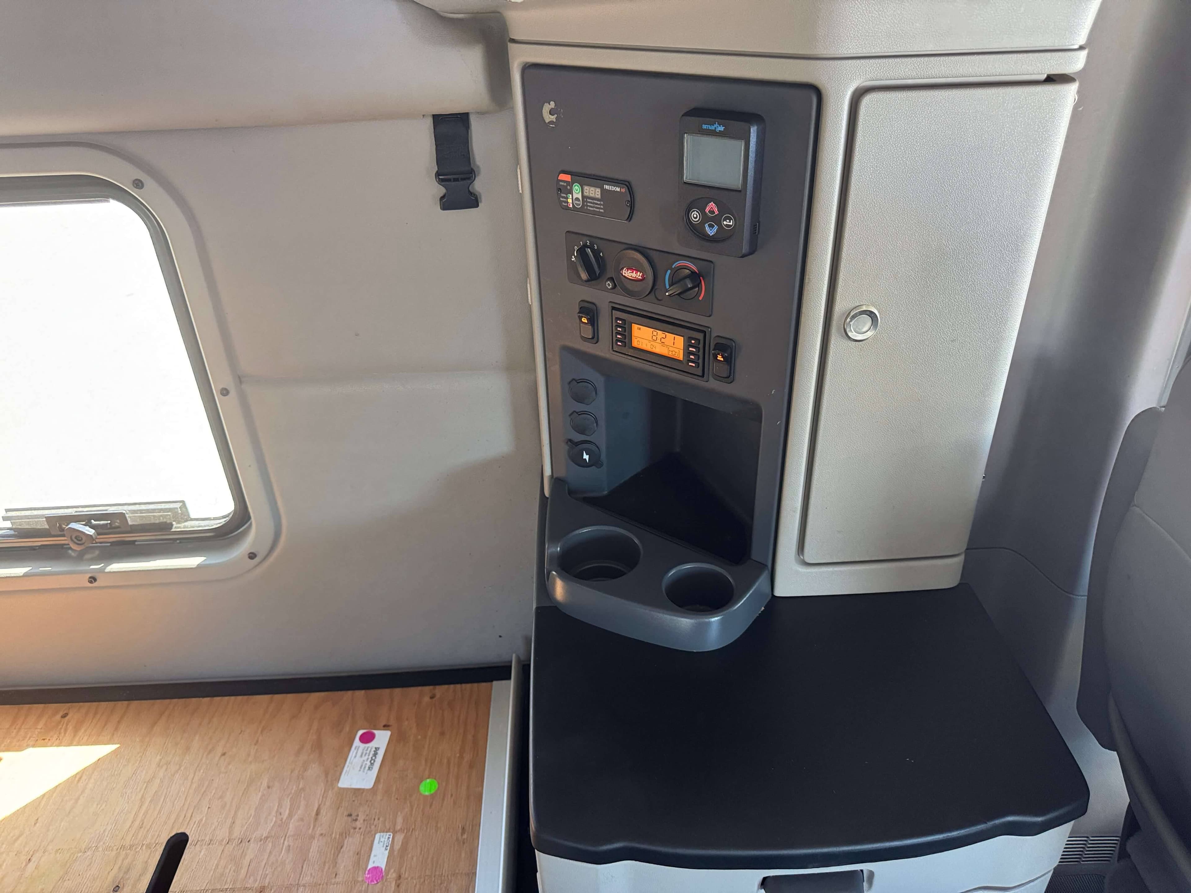 2023 Peterbilt 579 image 18