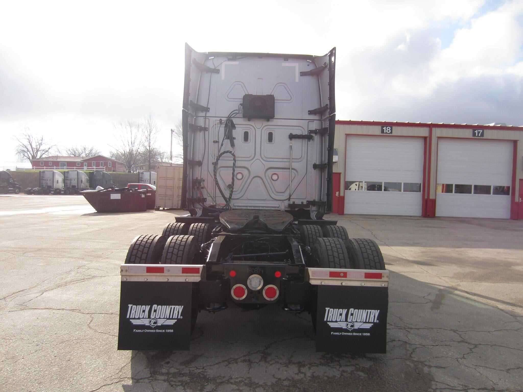 Used 2024 FREIGHTLINER CASCADIA 126 Conventional - Sleeper Truck in Shullsburg, Wi image 5