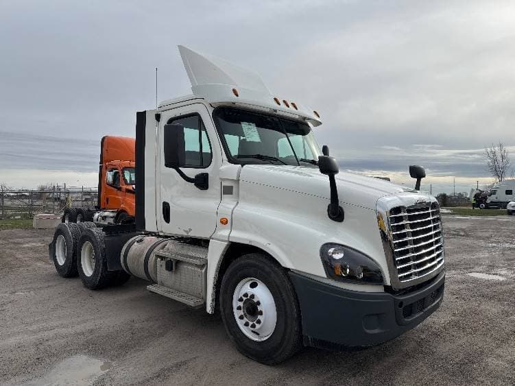 2018 Freightliner Cascadia image 1