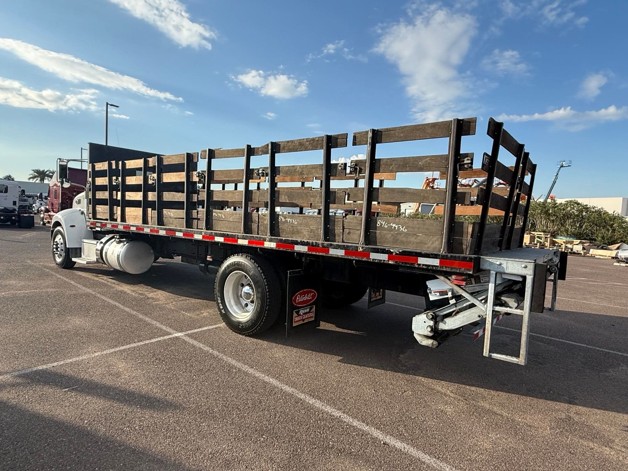 2020 Peterbilt 337 image 3