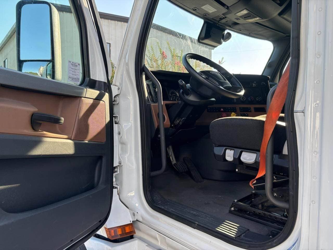 2021 Freightliner Cascadia image 5