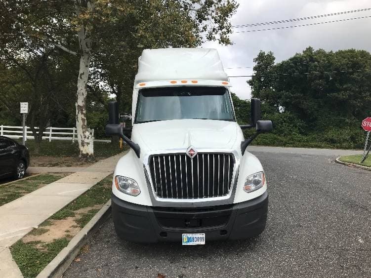 2022 International LT625 image 2
