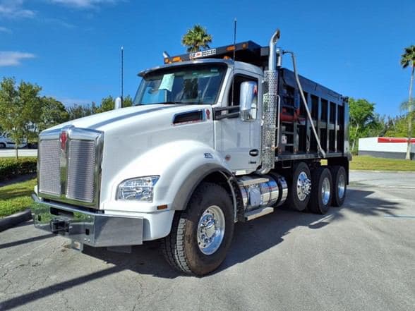 2026 Kenworth T880 image 3