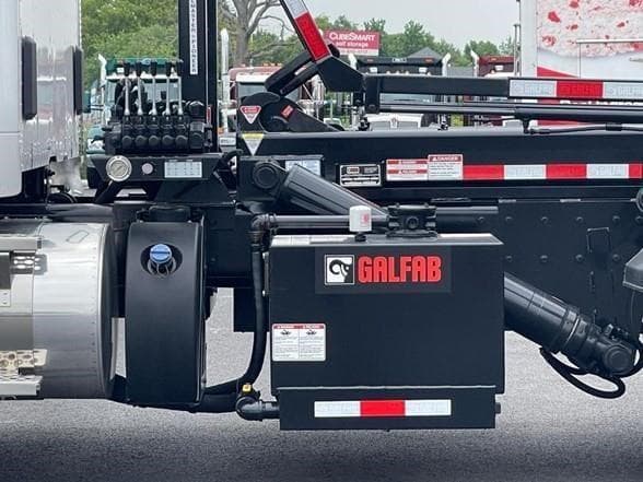 2025 Kenworth T880 image 9