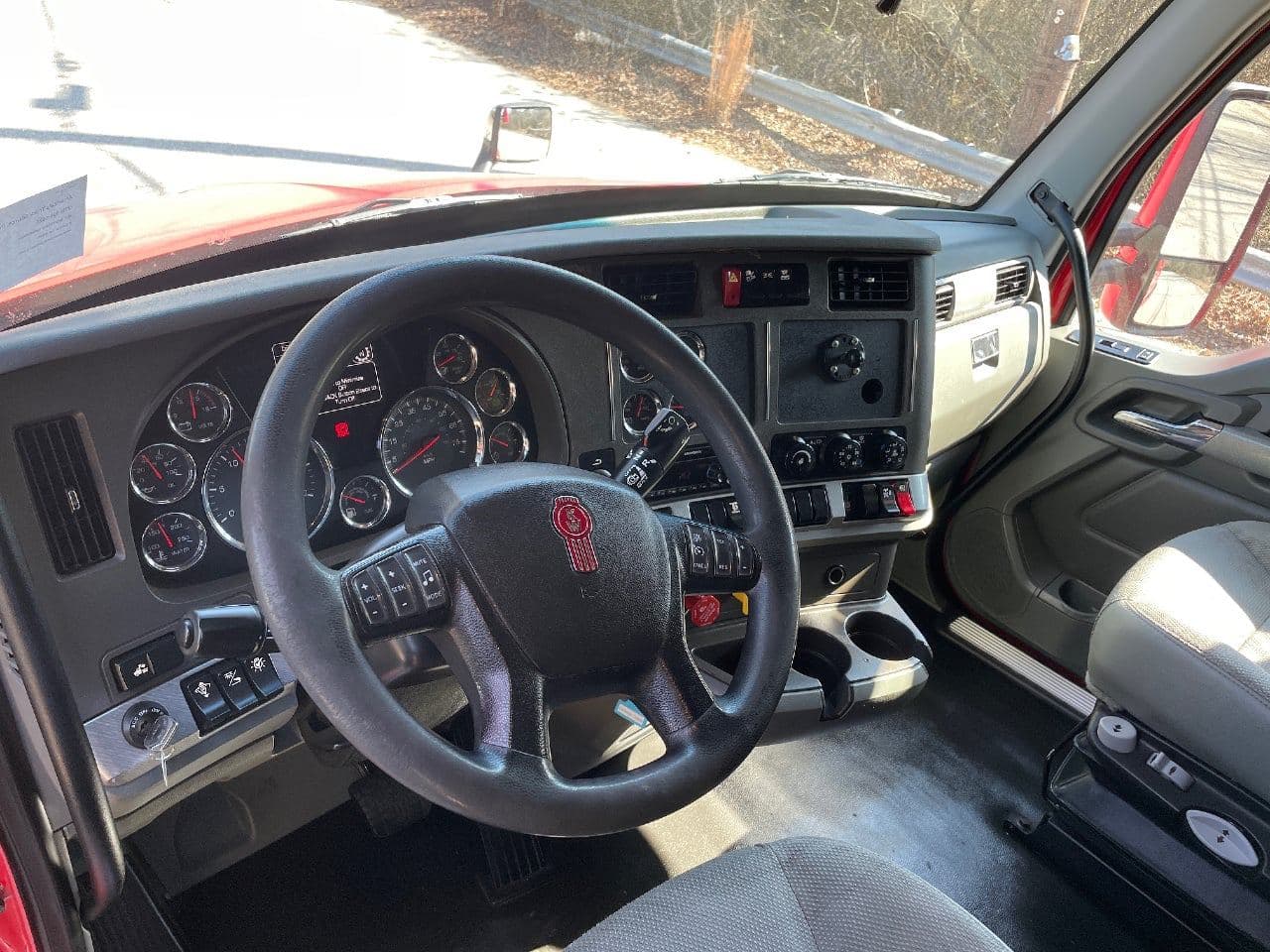 2018 Kenworth T680 image 19