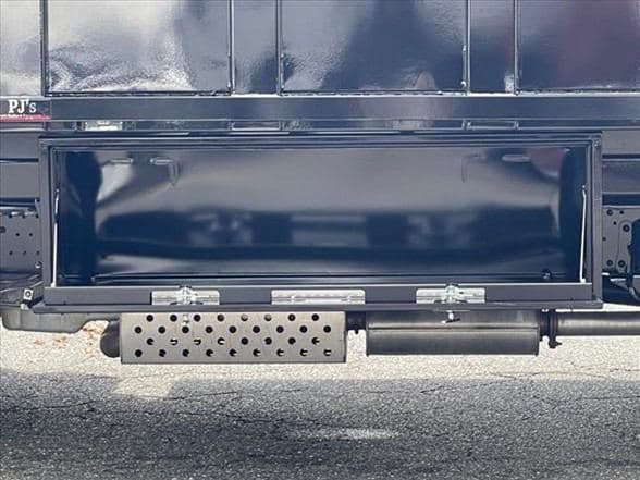 2024 Isuzu NPR HD image 20