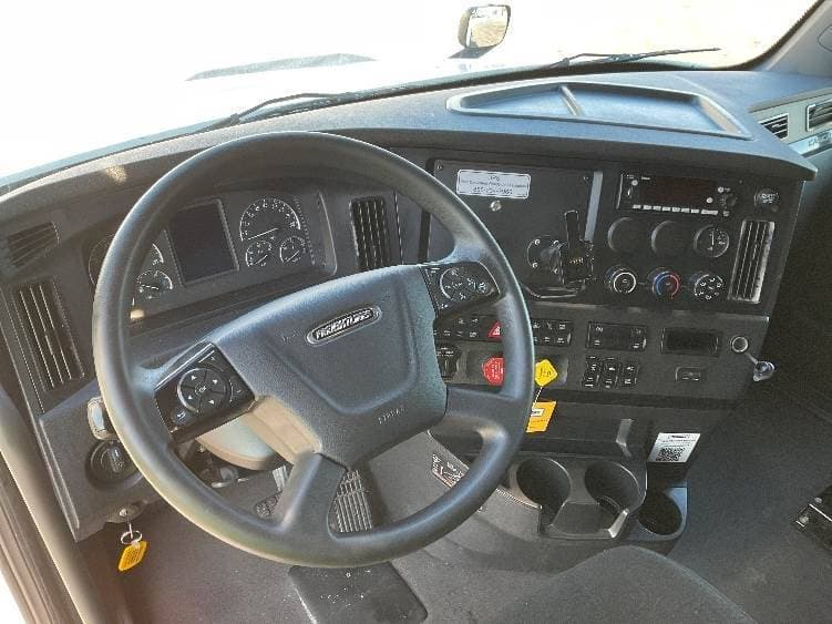 2023 Freightliner Cascadia 126 image 5