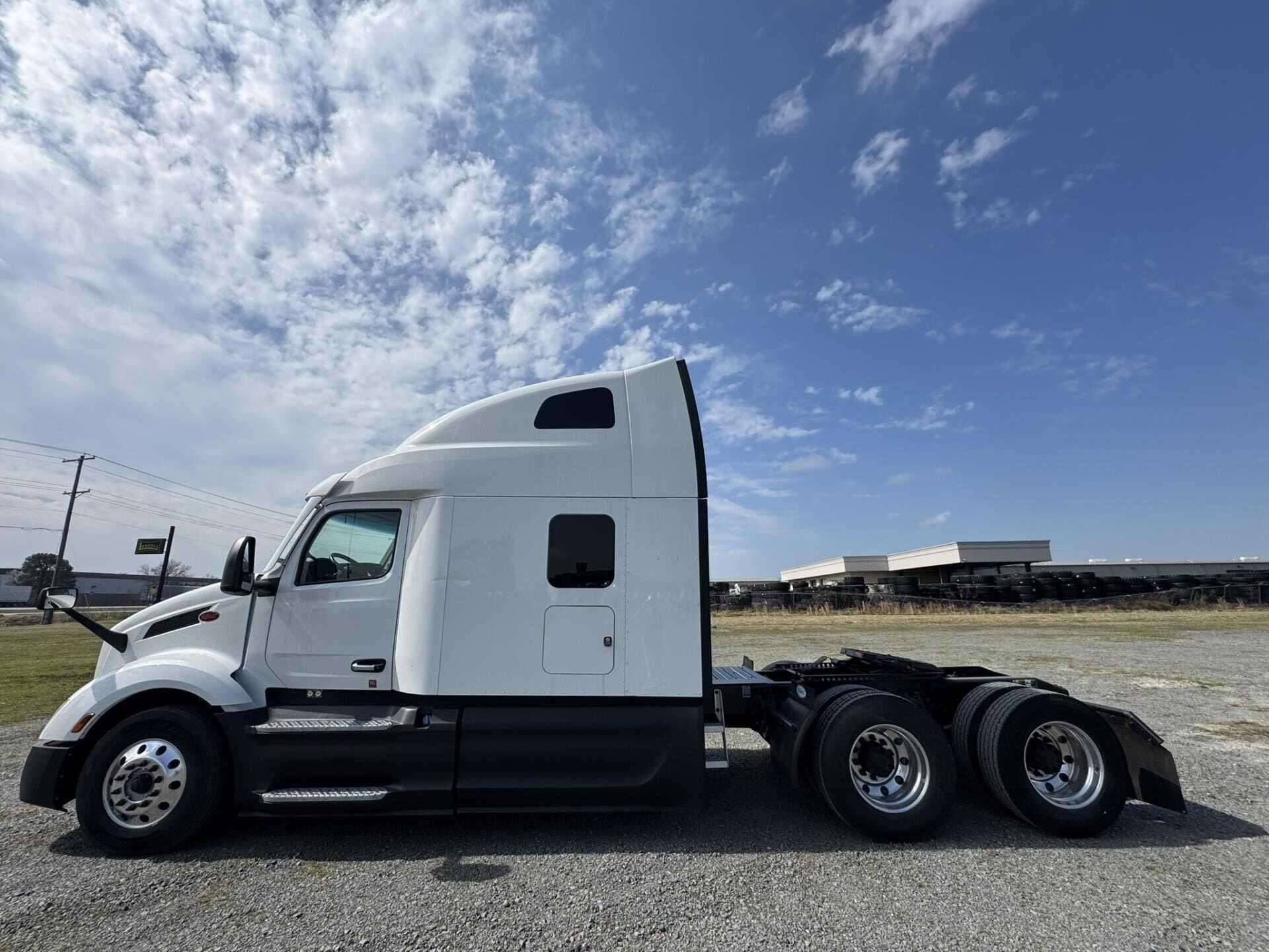 2021 Peterbilt 579 image 4