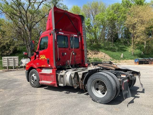 2020 Freightliner Cascadia 116 image 2
