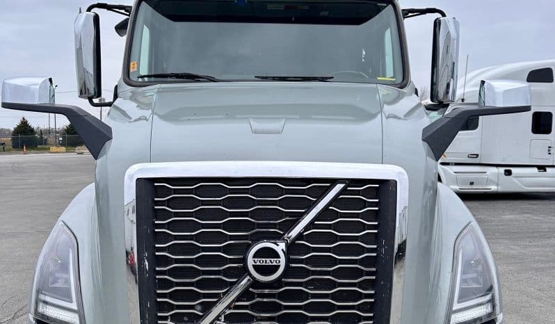 2023 Volvo VNL image 2