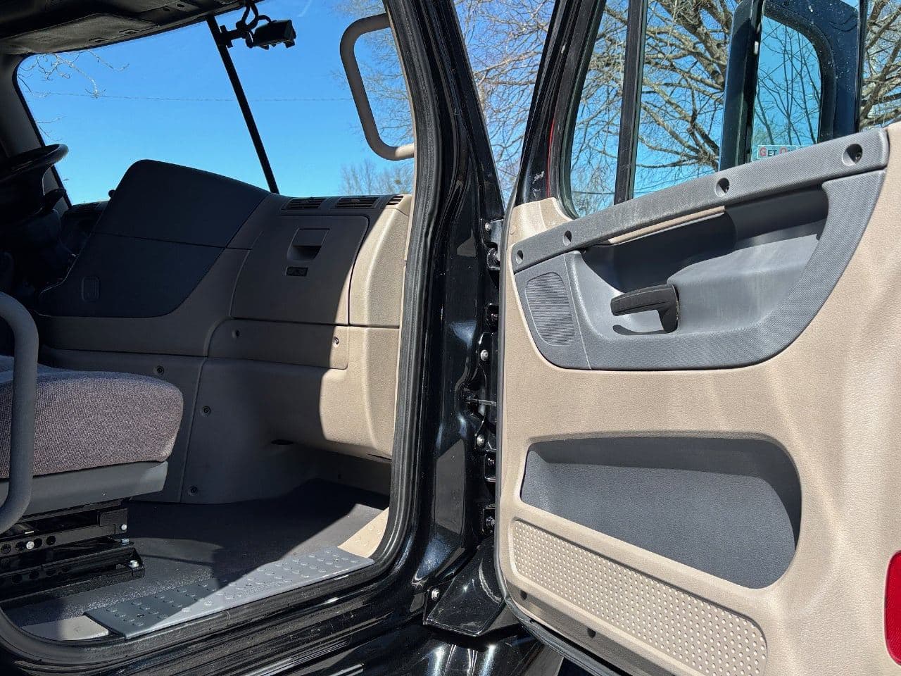 2020 Freightliner Cascadia 125 image 15