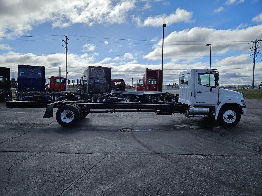 2019 Hino 338 image 6