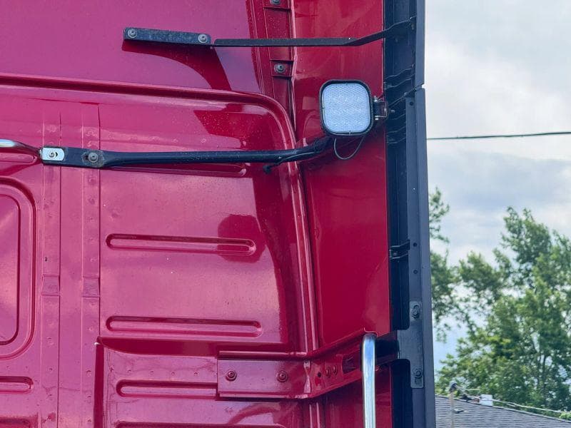 2020 Volvo VNL image 12