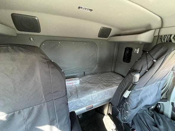 2021 Kenworth T880 image 6