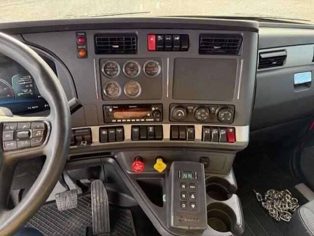 2022 Kenworth T880 image 7