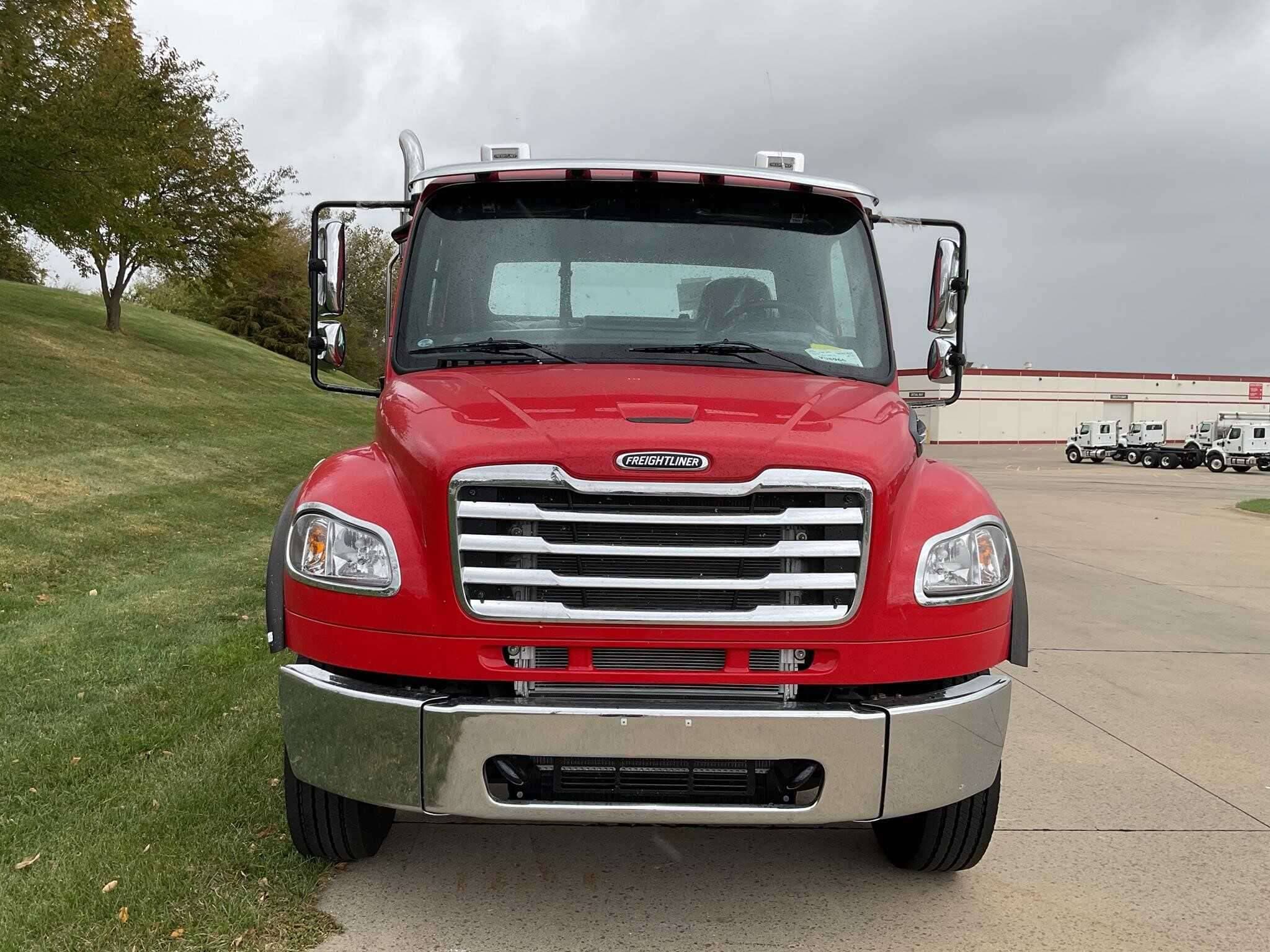 2025 Freightliner M2 image 5