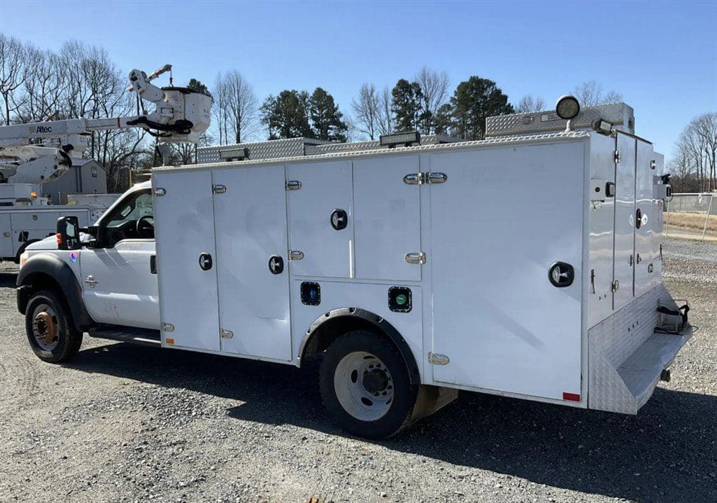 2016 Ford F-550sd image 3