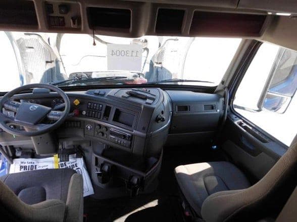 2021 Volvo VNL64T860 image 8