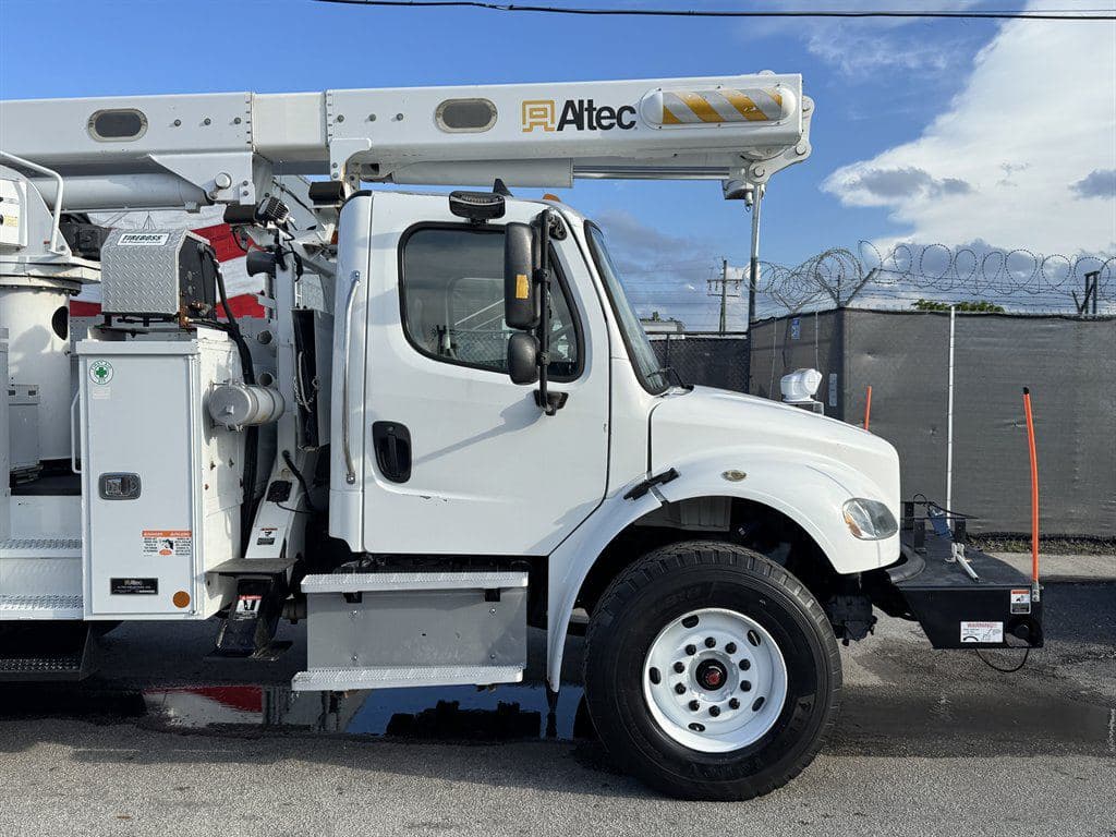 2016 Freightliner M2 106 image 16