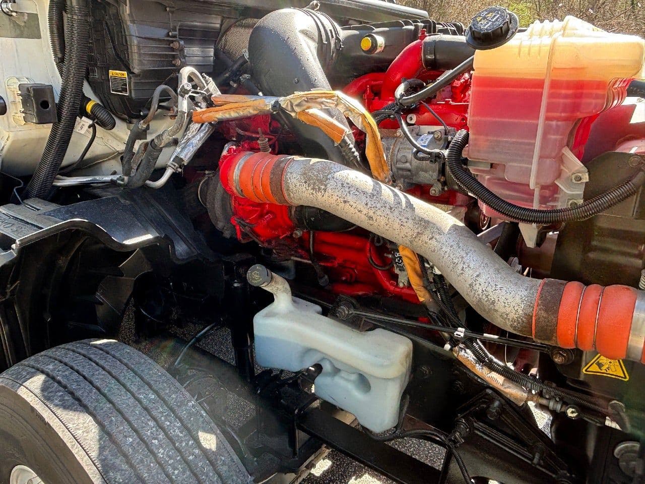 2018 International LT625 image 24