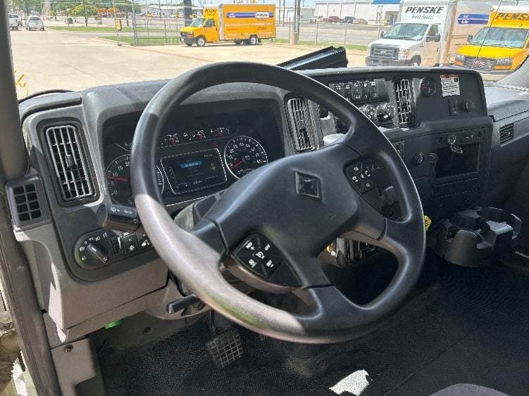 2022 International MV607 Box Truck - 240HP, 6 Speed Automatic, Roll up Door image 17