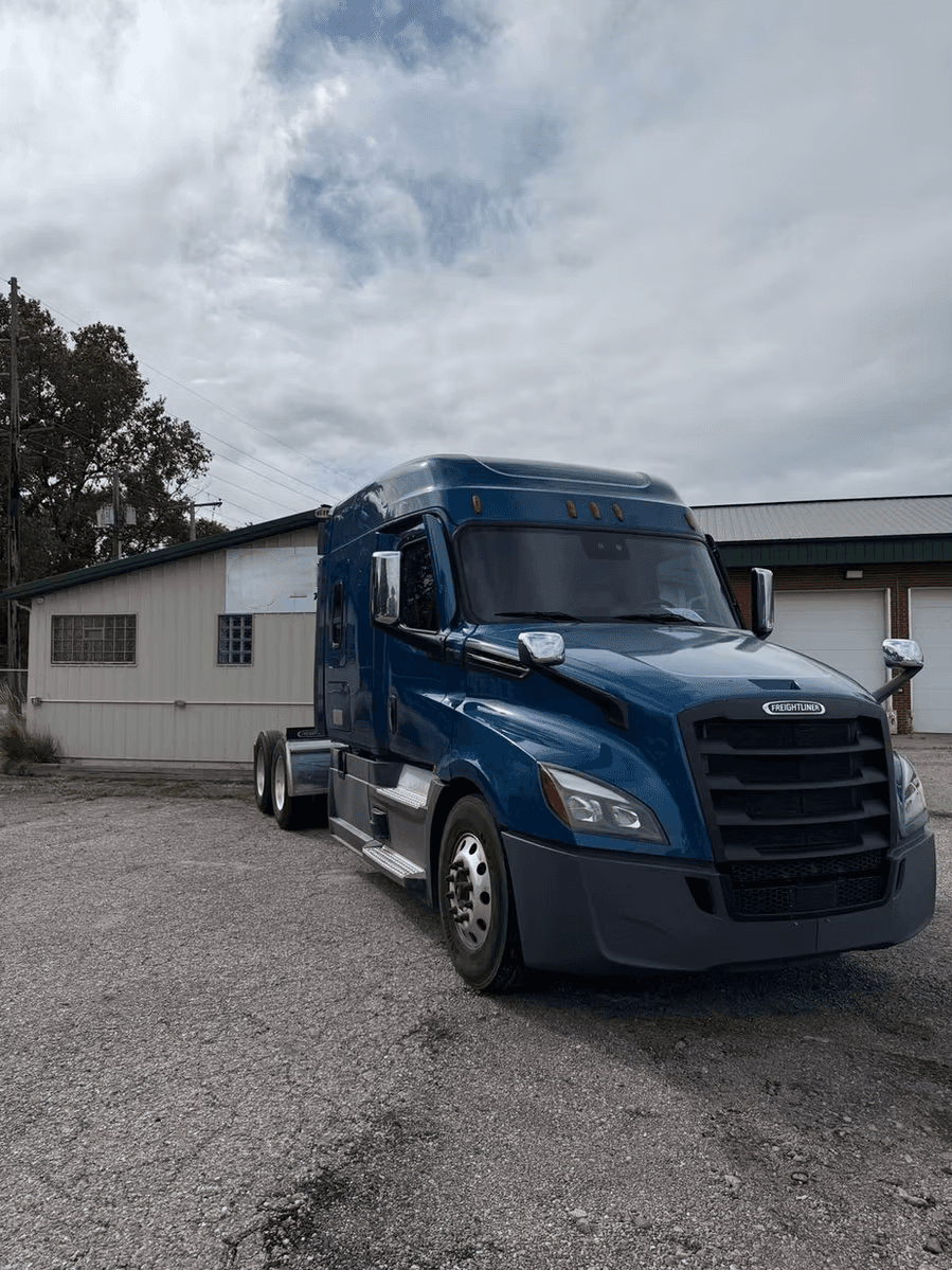 2022 Freightliner Cascadia image 2
