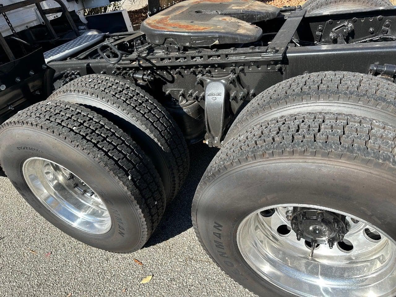 2019 Freightliner Cascadia 126 image 11