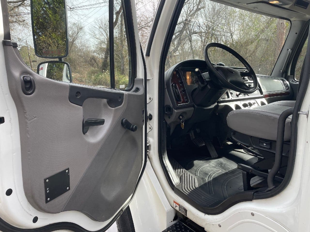 2020 Freightliner M2106 image 19