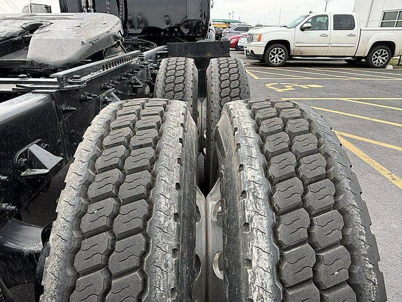 2021 Peterbilt 579 image 4