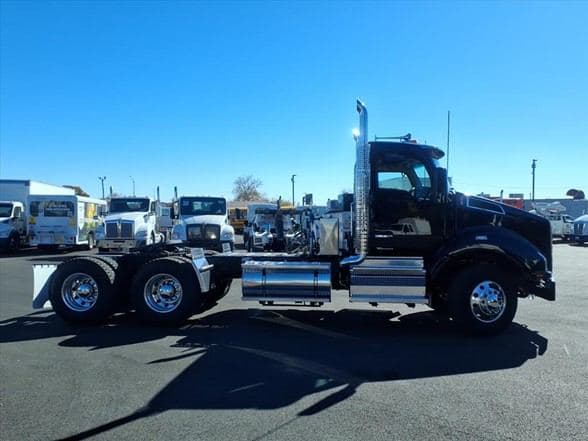 2026 Kenworth T880 image 2