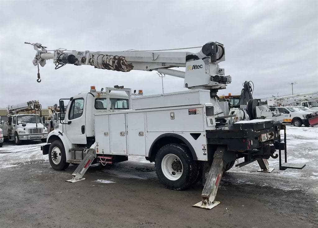 2015 Freightliner M2-106 image 3