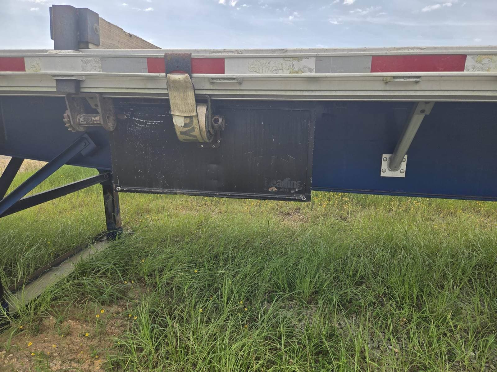 2005 Great Dane Flatbed Trailer image 13