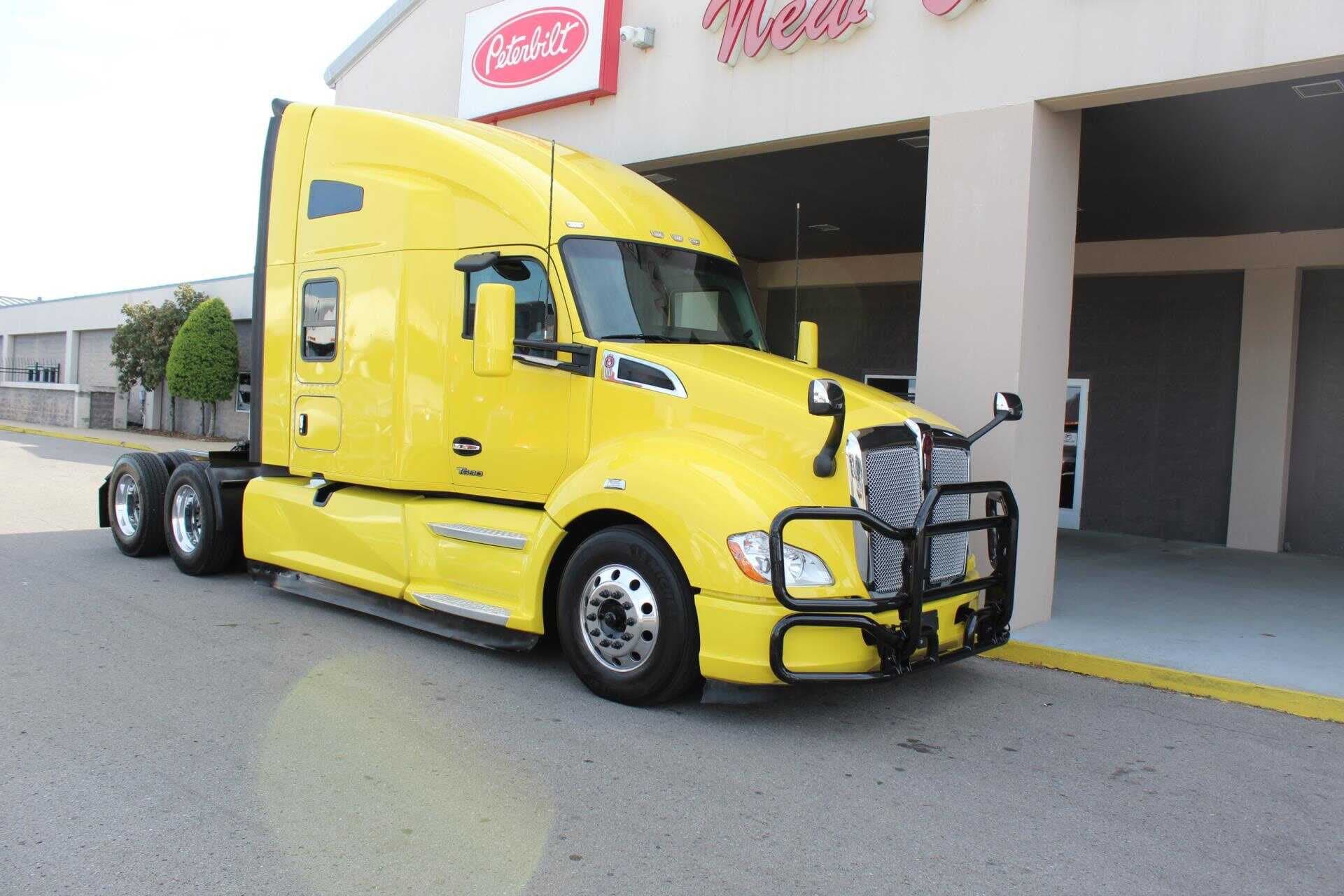 2022 Kenworth T680 image 1