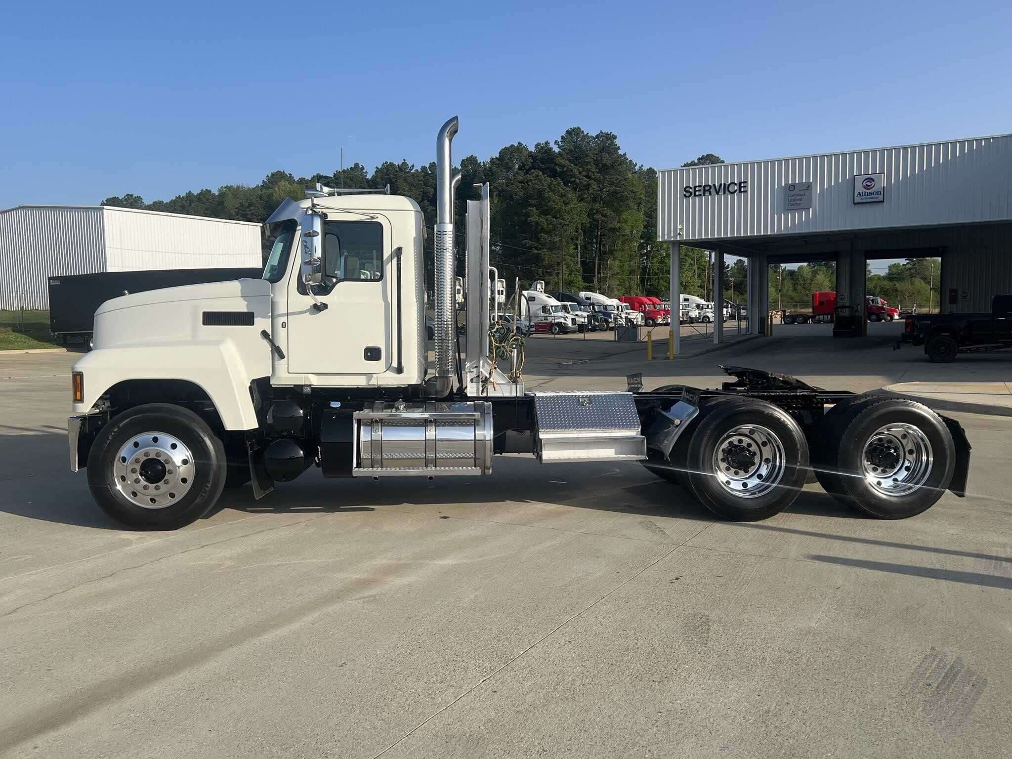 Used 2020 MACK PINNACLE Conventional - Day Cab  image 6