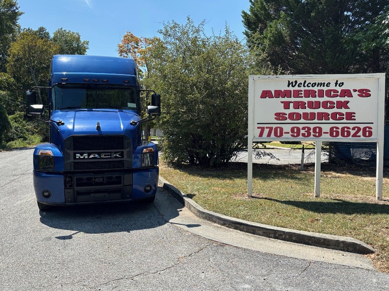 2019 Mack Anthem image 1