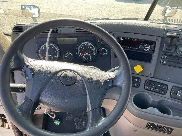 2018 Freightliner Cascadia image 8