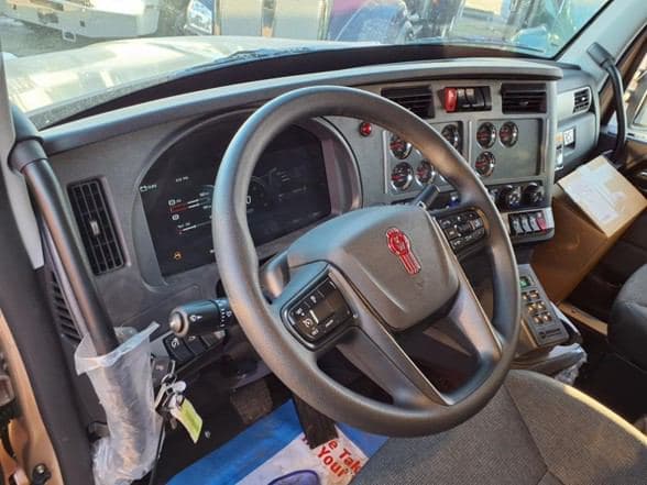 2025 Kenworth T880 image 12