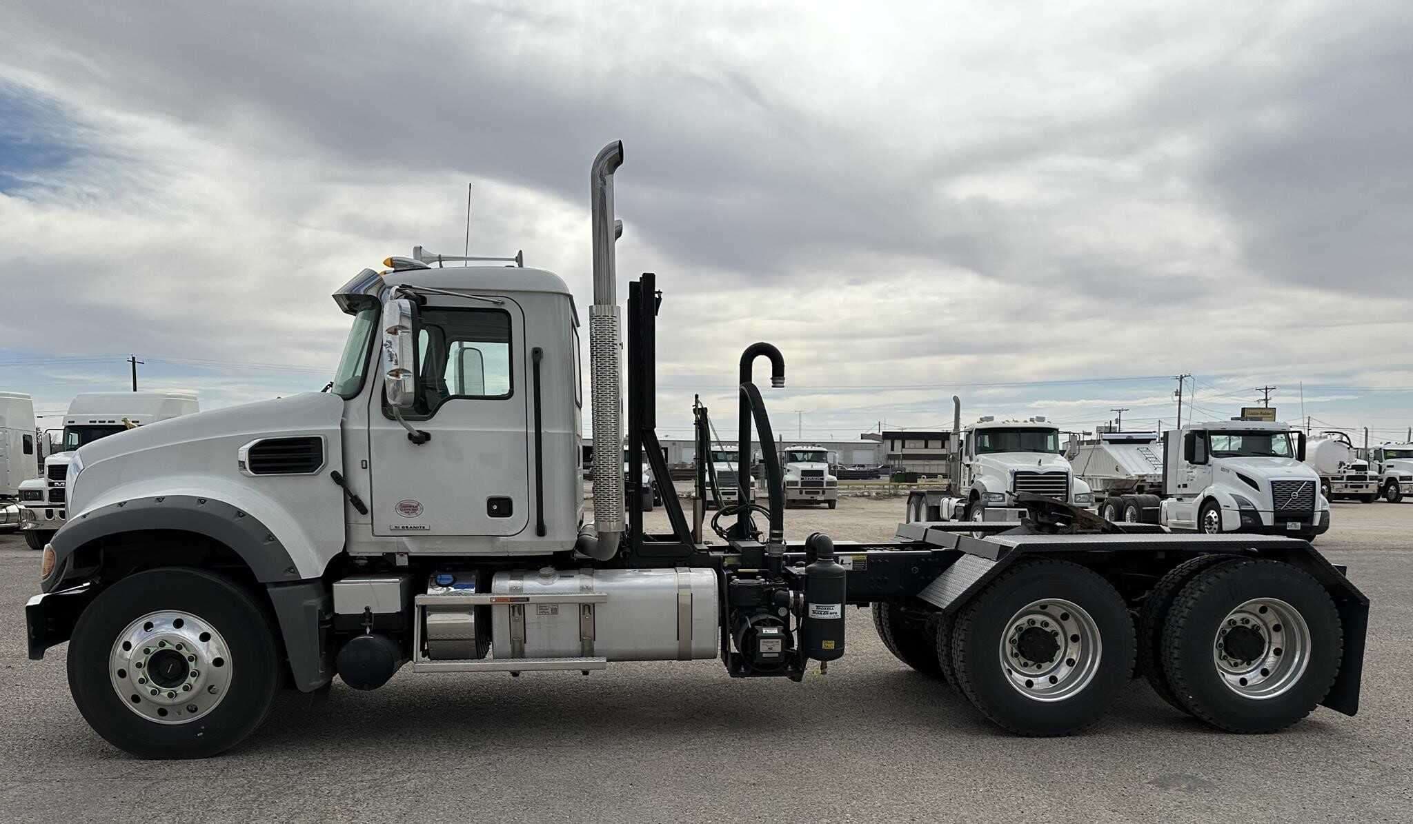 New 2025 MACK GRANITE Winch Truck in Hobbs, NM image 5
