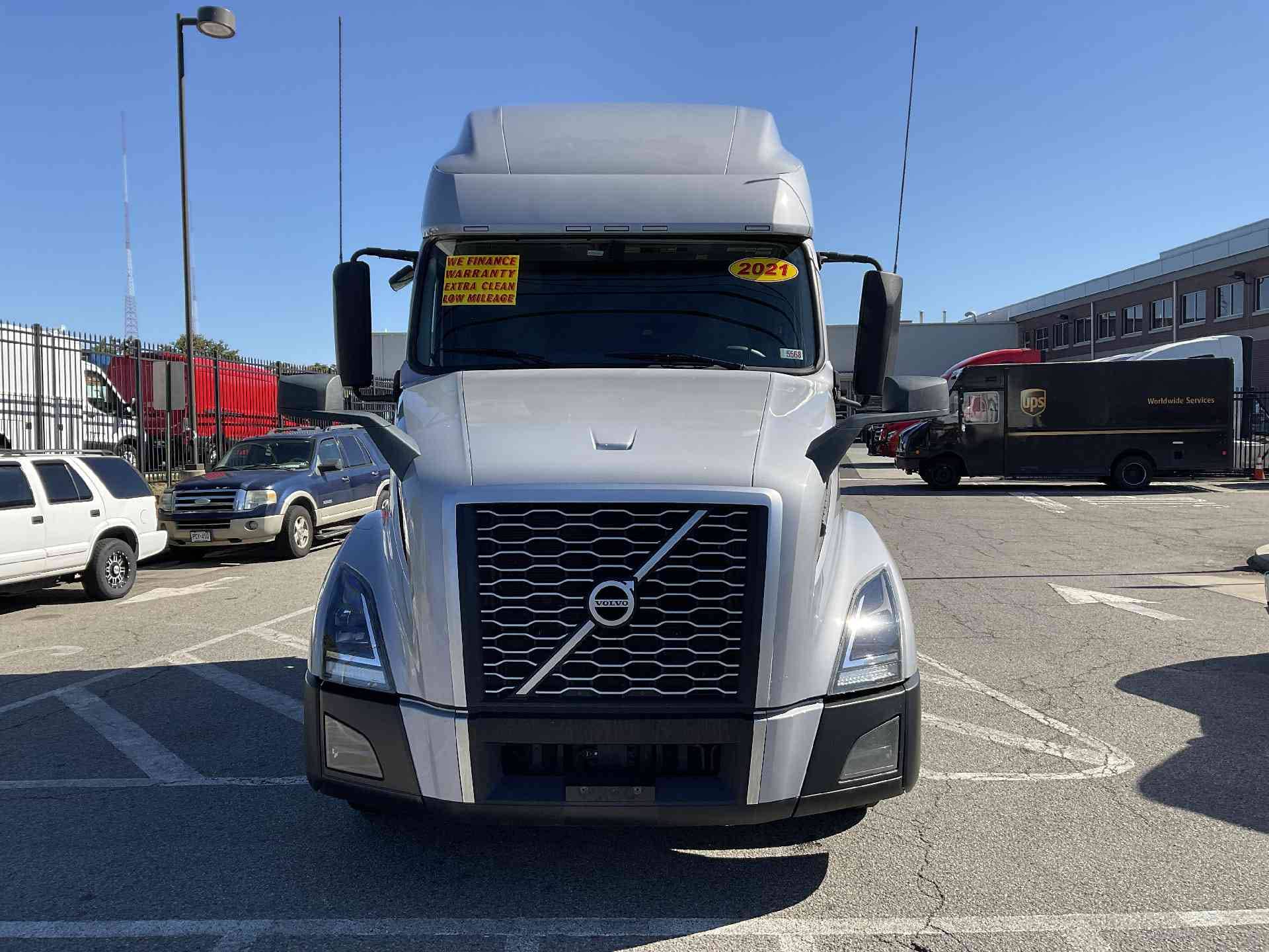 2021 Volvo VNL image 3