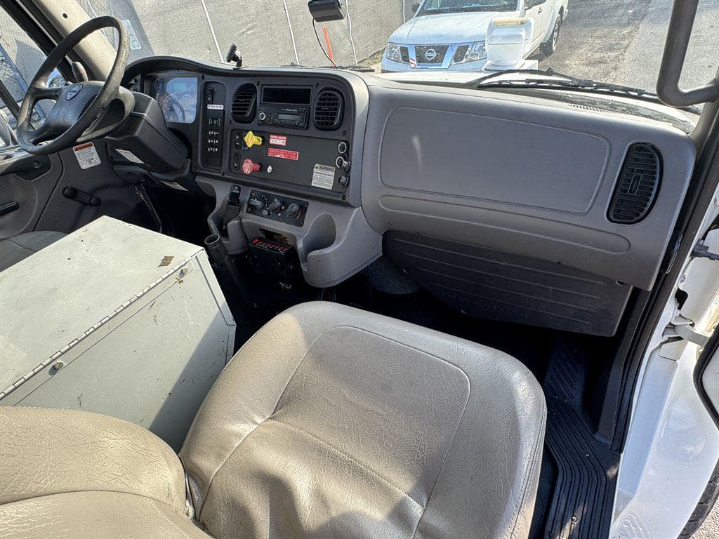 2016 Freightliner M2 106 image 58